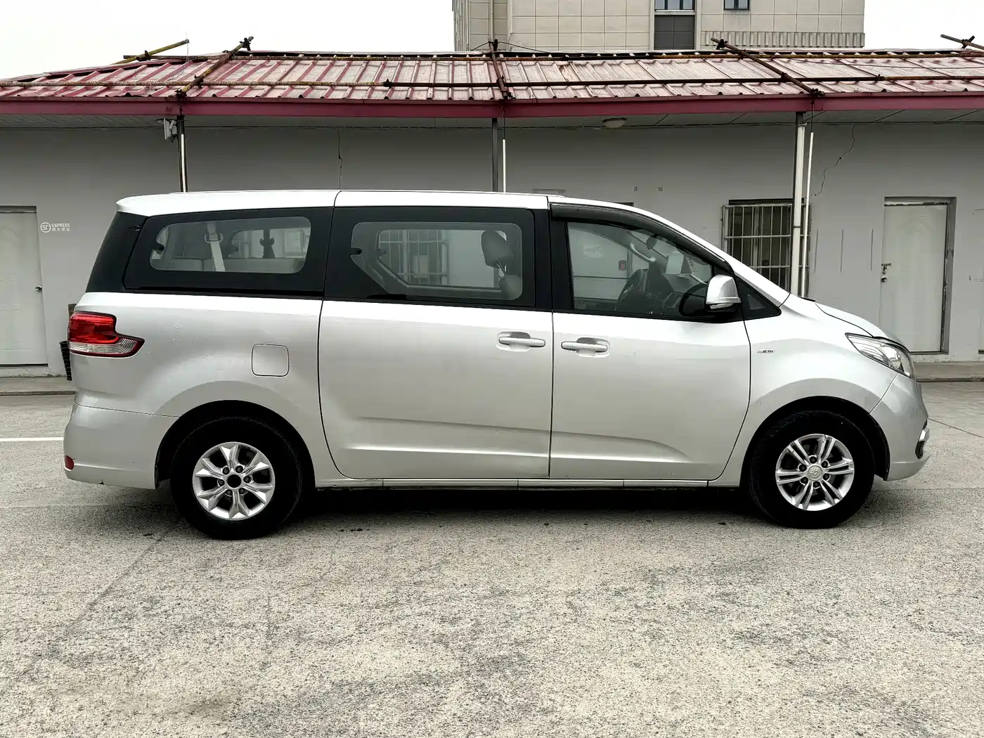 SAIC Maxus Maxus G10 2016 2.0T Automatic Executive Edition фото 8