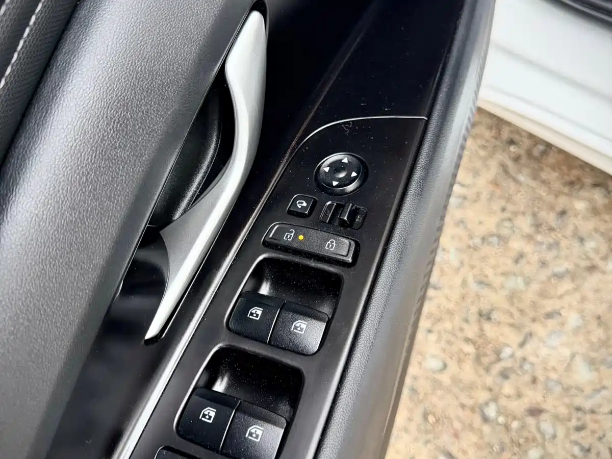 Hyundai Elantra 2023 Model 1.5L CVT LUX Premium Edition фото 16
