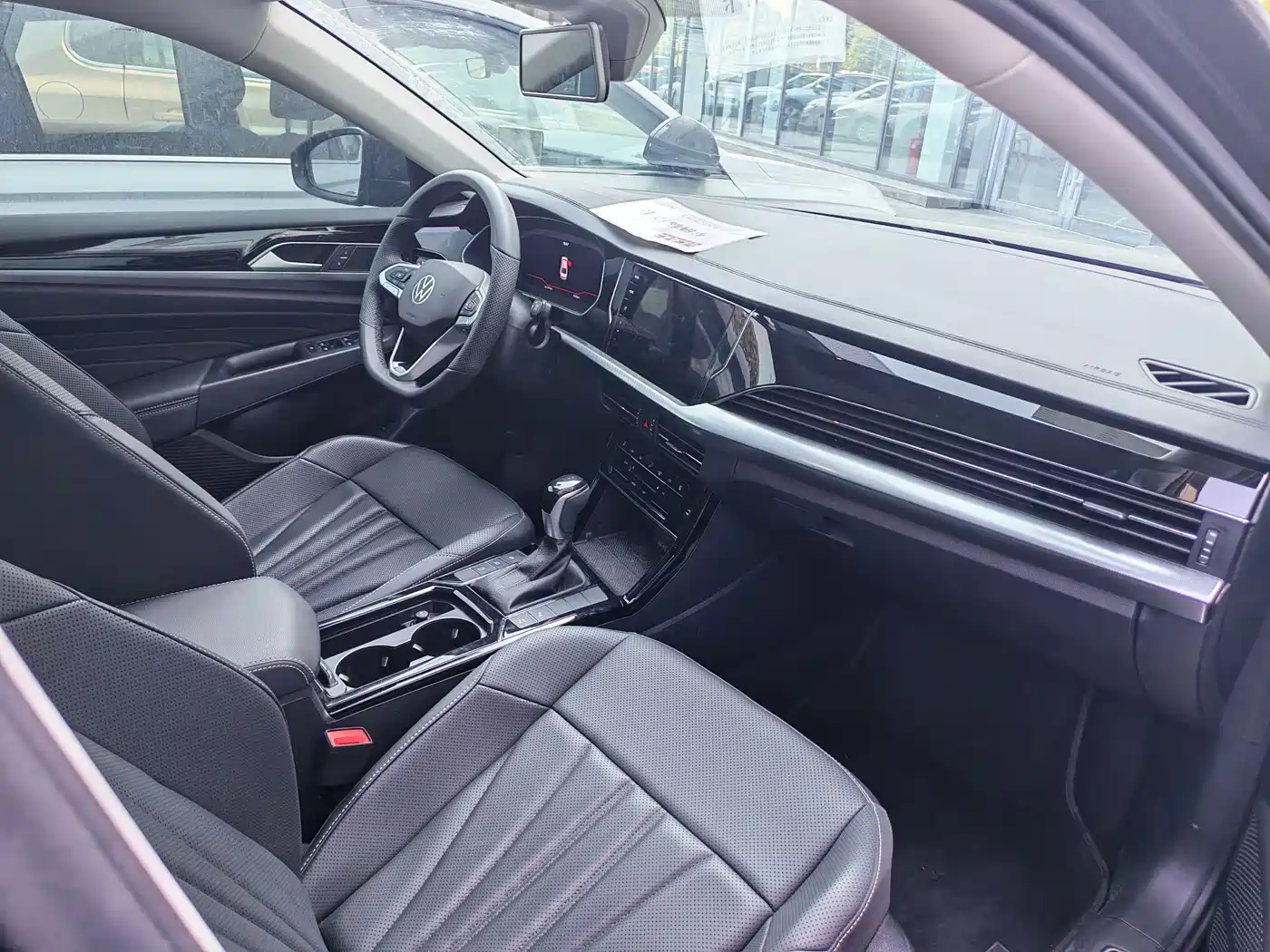 Volkswagen Passat 2025 Outstanding 380TSI Dragon Glory Edition фото 3