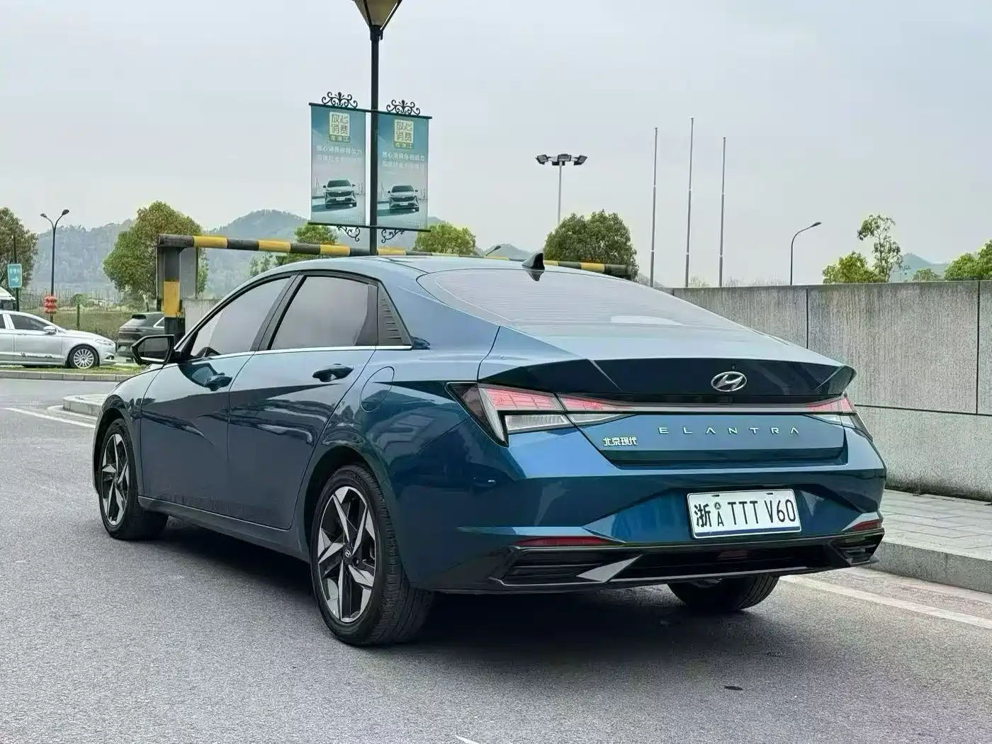 Hyundai Elantra 2021 1.5L CVT GLX Elite Edition фото 14