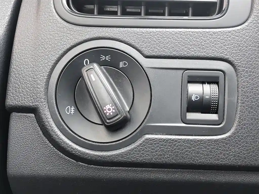Volkswagen Polo 2018 1.5L Auto Safe Drive фото 21