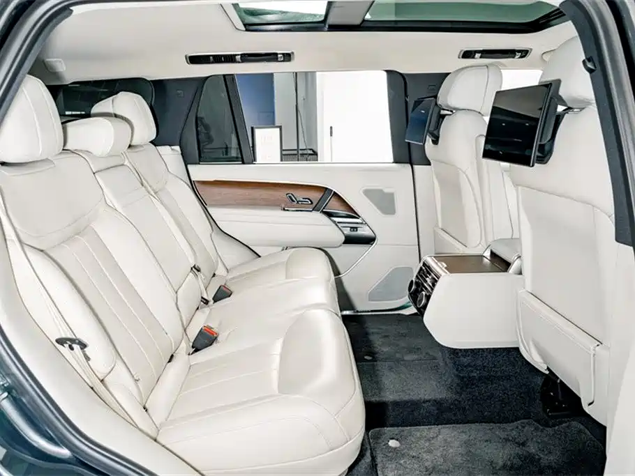 Land Rover Range Rover 2024 3.0 L6 400PS Genesis Extended фото 23