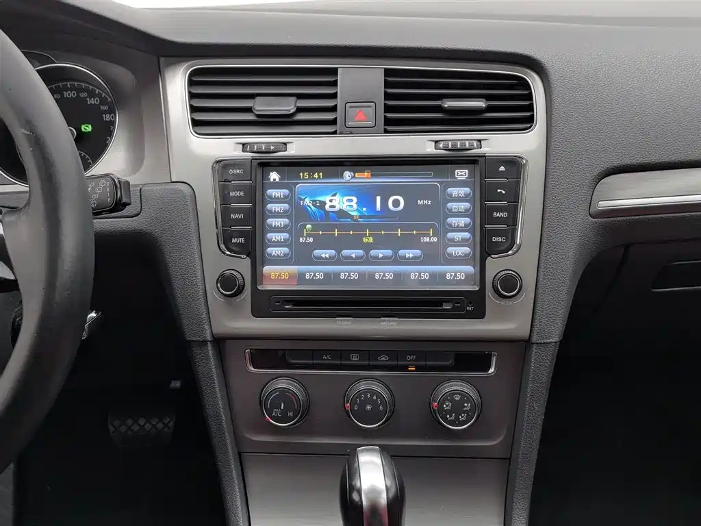 Volkswagen Golf 2015 1.6L Automatic Comfort фото 12