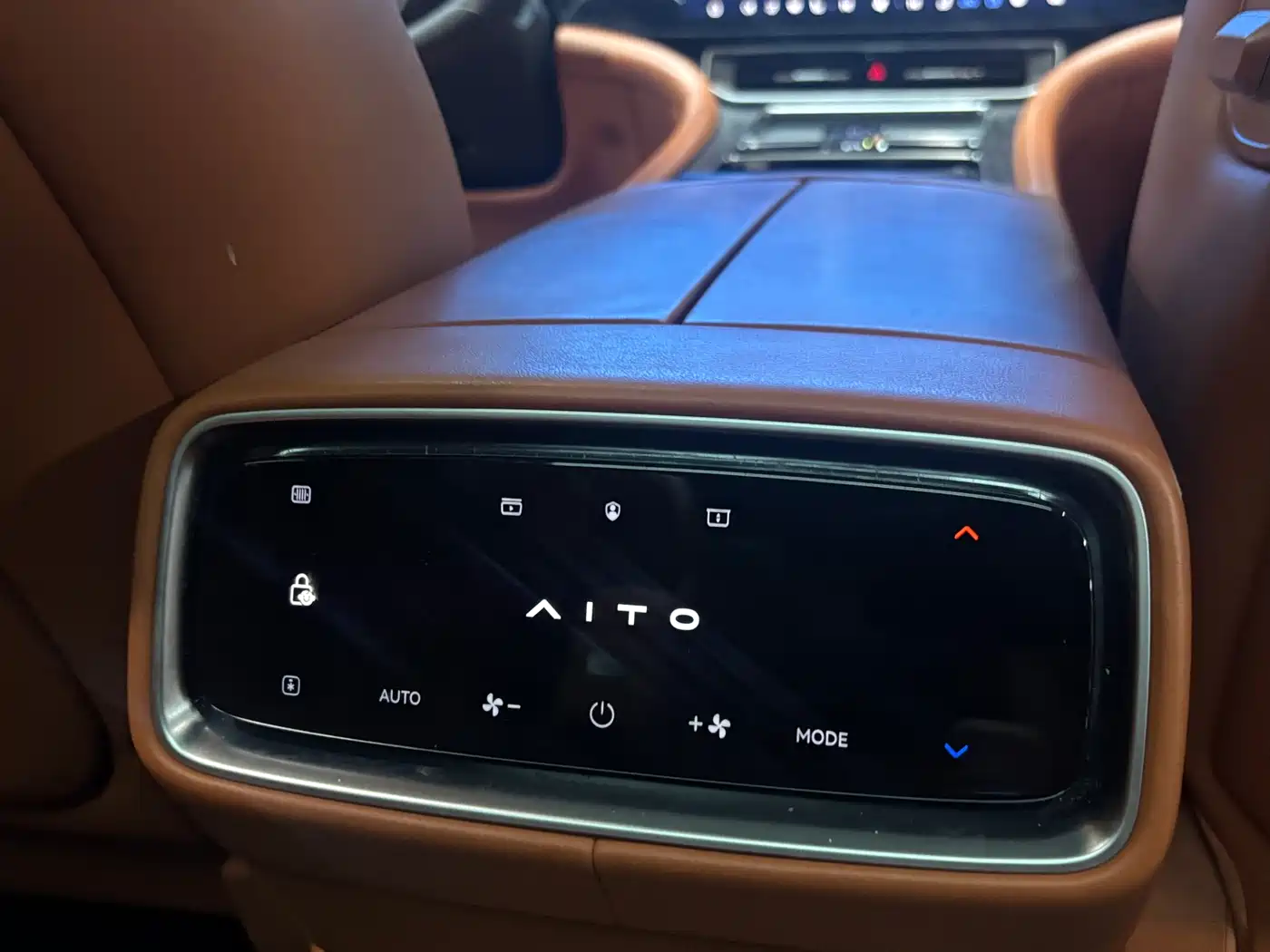 AITO Wenjie AITO M9 2024 Extended Range Ultra 42kWh 6-Seater фото 10
