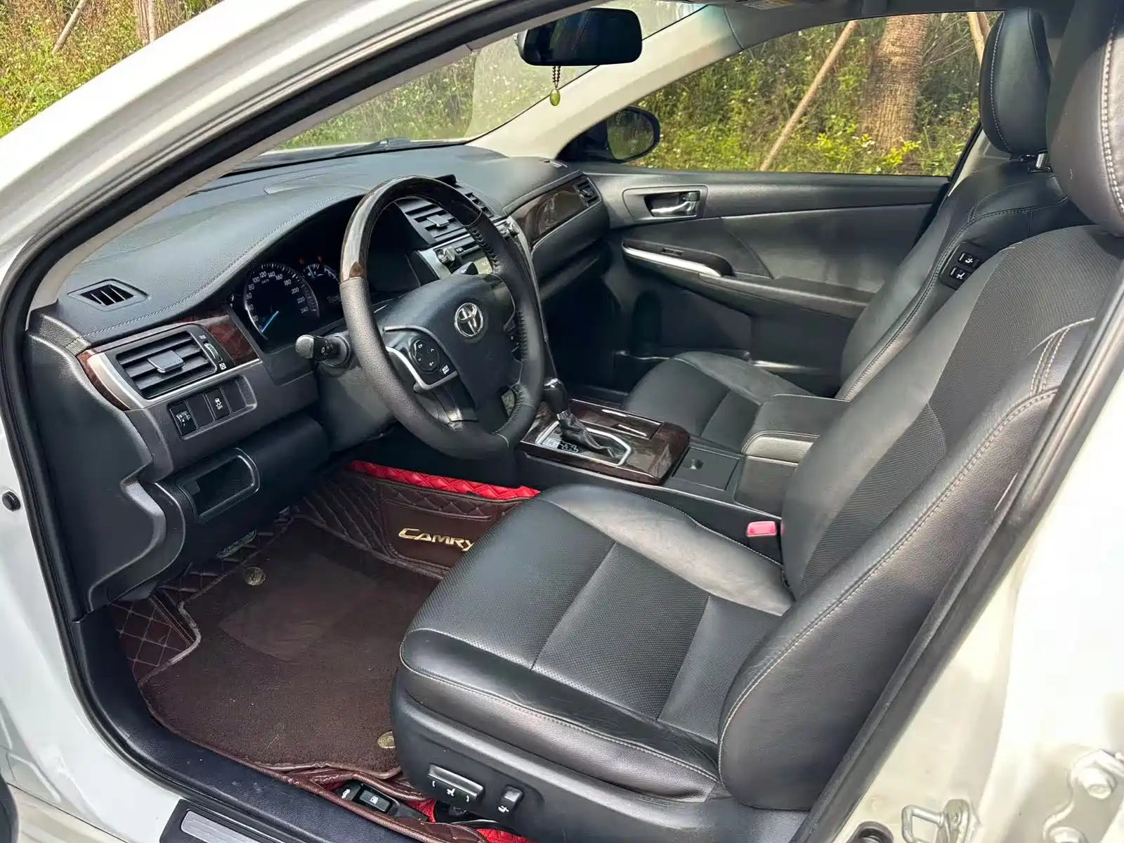 Фото 8 - Toyota Camry