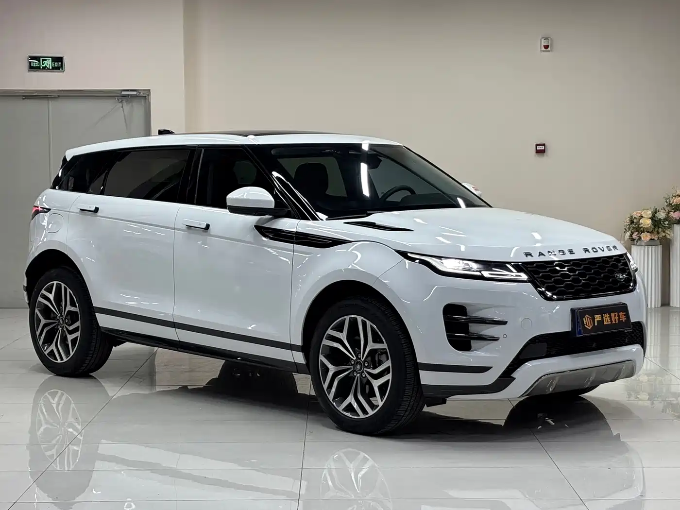 Land Rover Range Rover Evoque 2022 Range Rover Evoque L 249PS R-Dynamic Luxury Edition фото 5