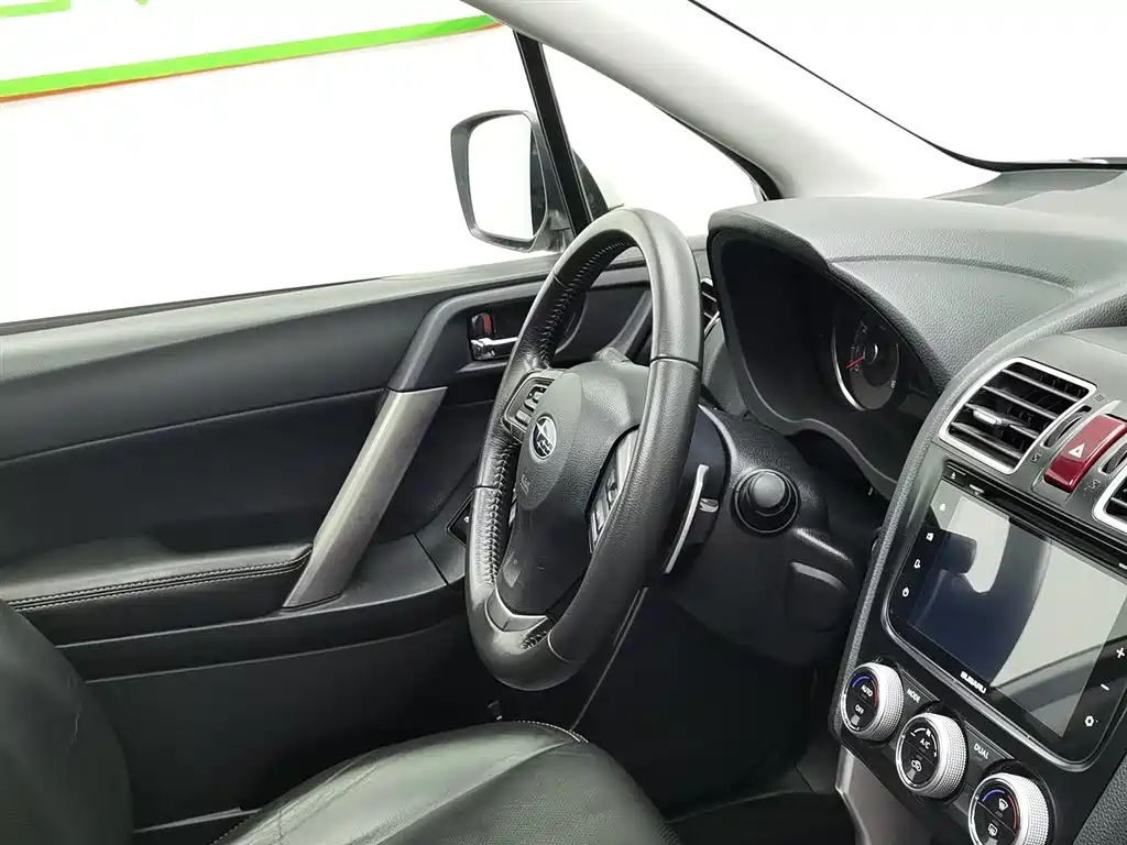 Subaru Forester 2015 2.5i Special Commemorative Edition фото 22