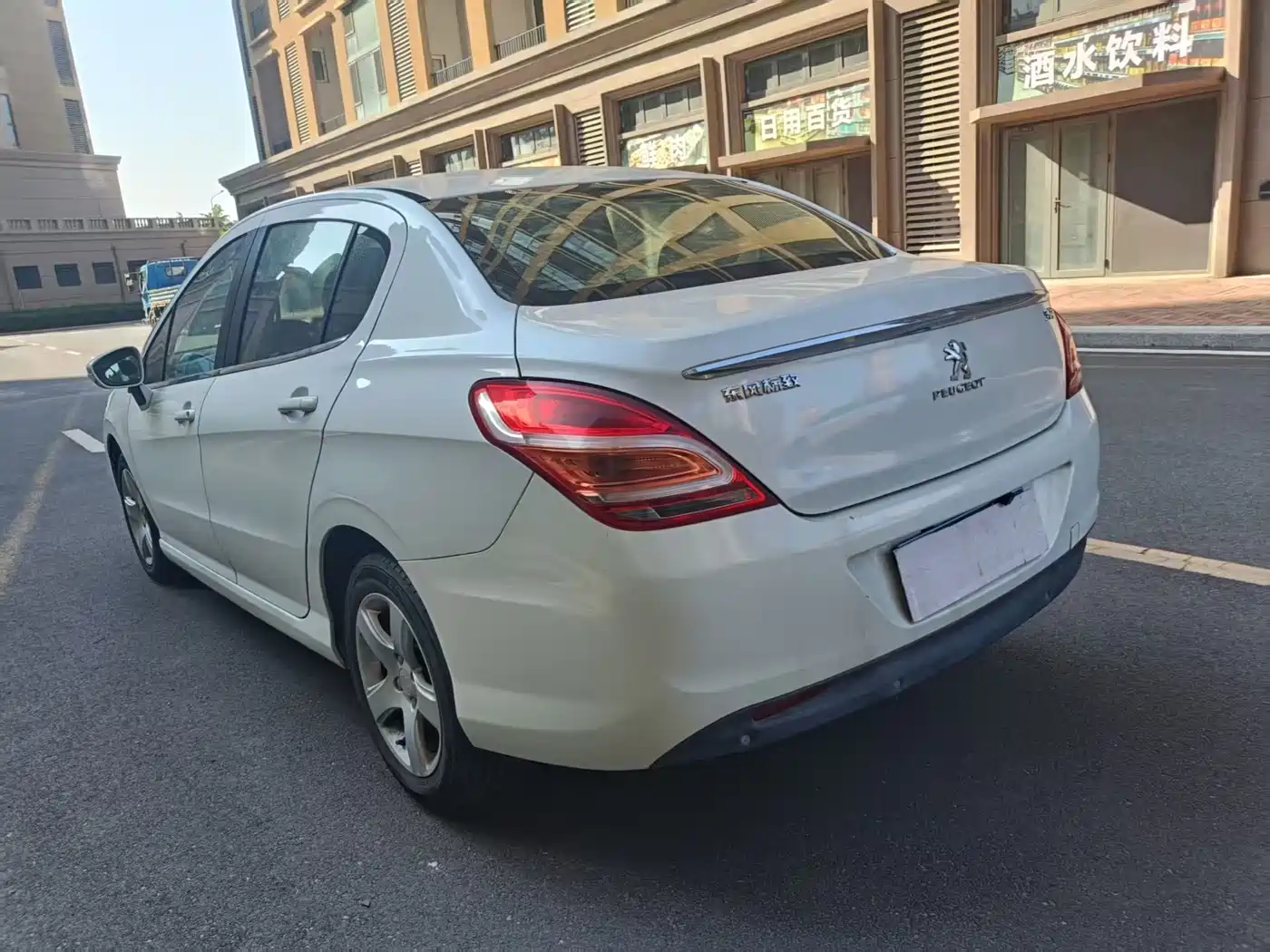 Peugeot 308 2014 Model Joy Edition Classic 1.6L Automatic Superior Style фото 12