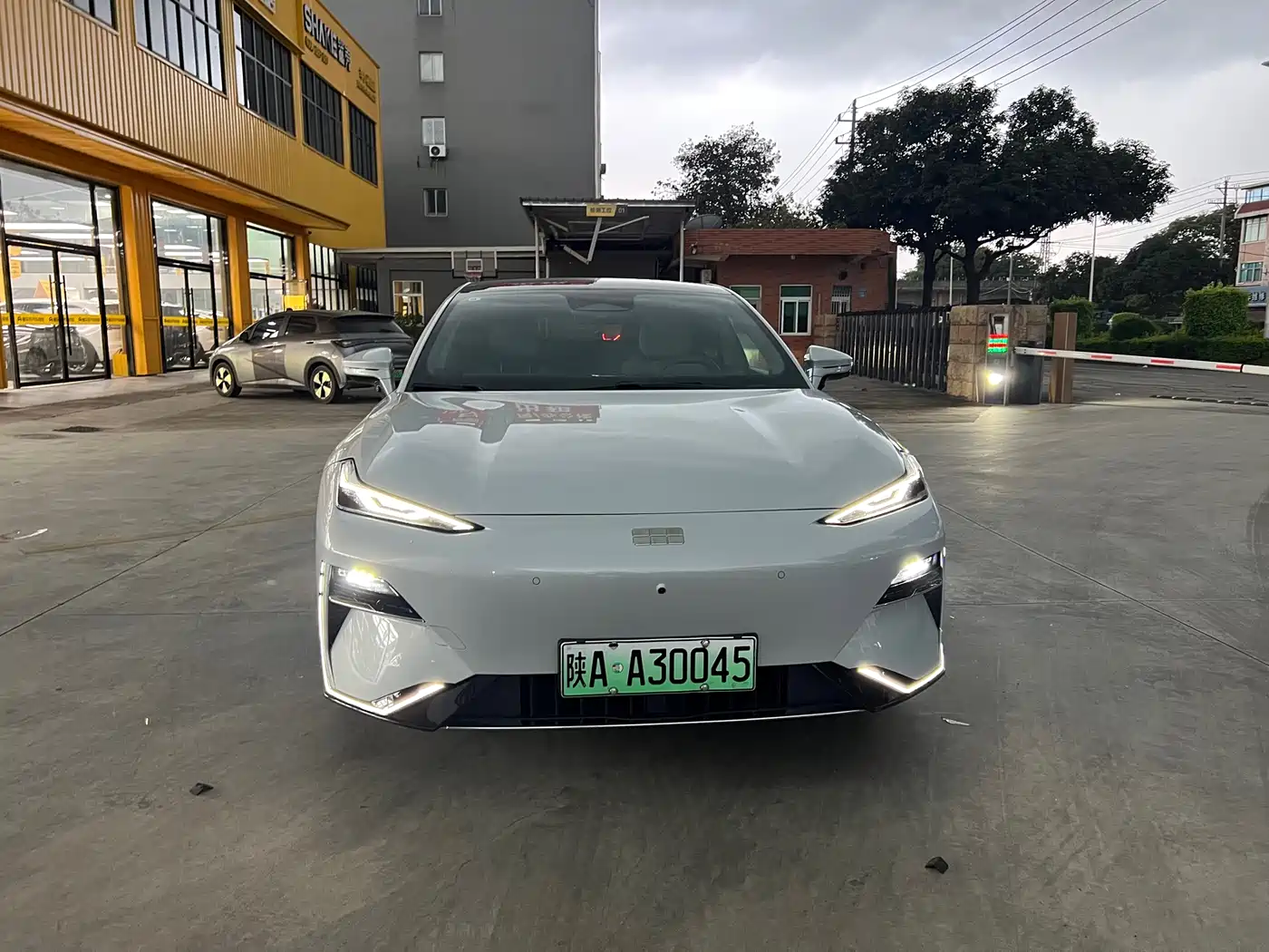 Geely Galaxy Galaxy E8 2025 700km Long Voyage Smart Drive Edition фото 2