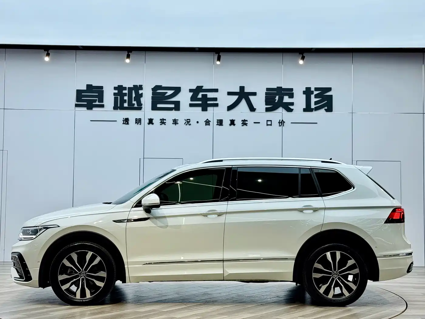 Volkswagen Tiguan L 2024 330TSI Automatic 2WD R-Line Premium Enjoyment Edition фото 4