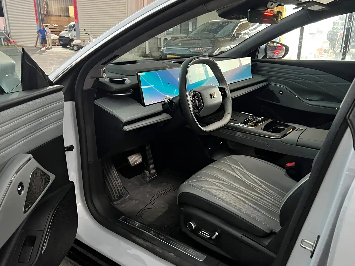 Geely Galaxy Galaxy E8 2025 700km Long Voyage Smart Drive Edition фото 11