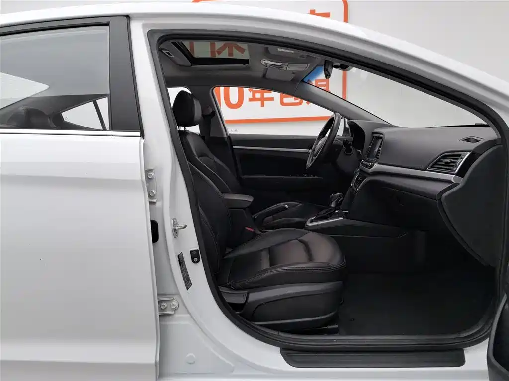 Hyundai Elantra 2018 1.6L Automatic 15th Anniversary Special Edition фото 23