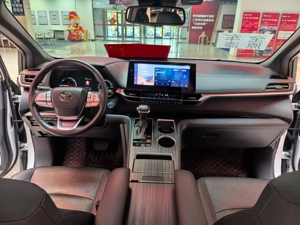 Toyota Sienna 2021 2.5L Hybrid Premium Edition фото 11