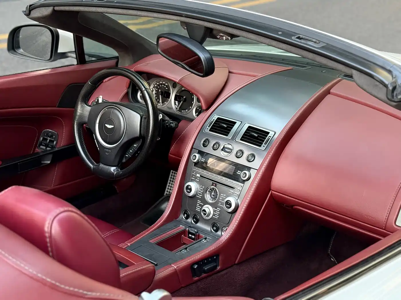Aston Martin V8 Vantage 2012 4.7L S Roadster фото 9