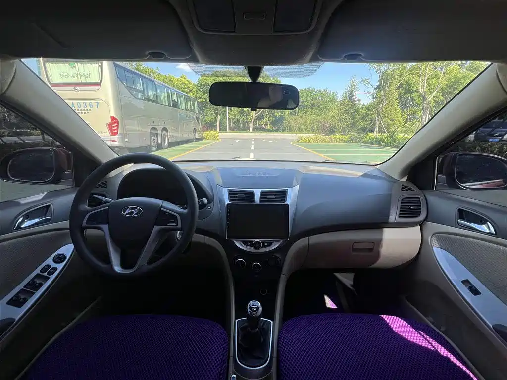 Hyundai Verna 2010 Sedan 1.4L Manual Comfort GS фото 6