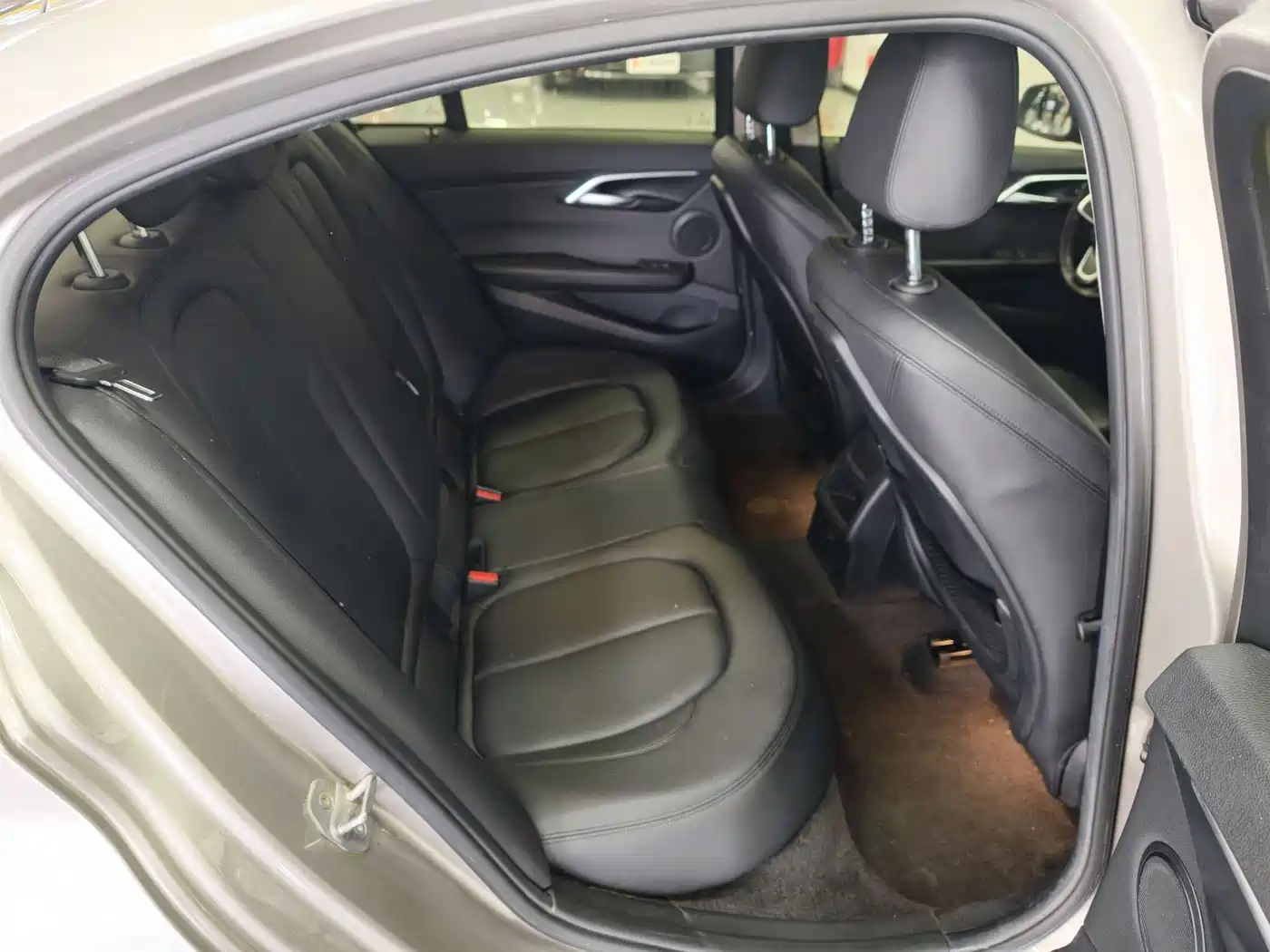BMW 1 Series 2018 118i Sport Edition фото 8