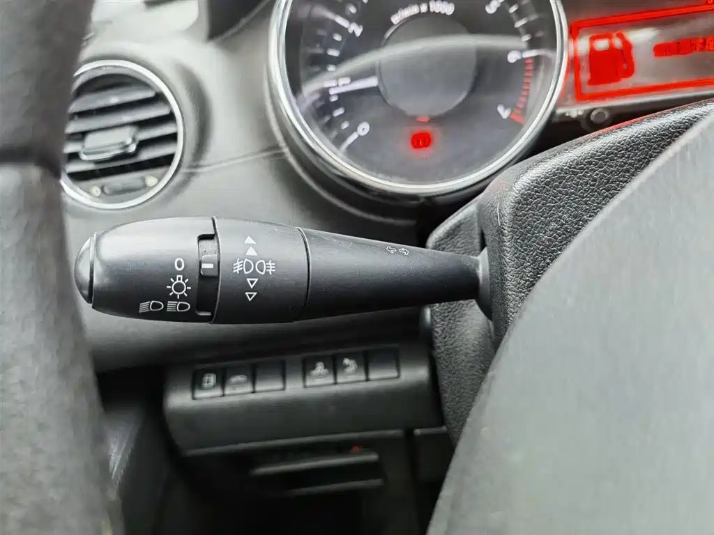 Peugeot 3008 2015 2.0L Automatic Classic Edition фото 21