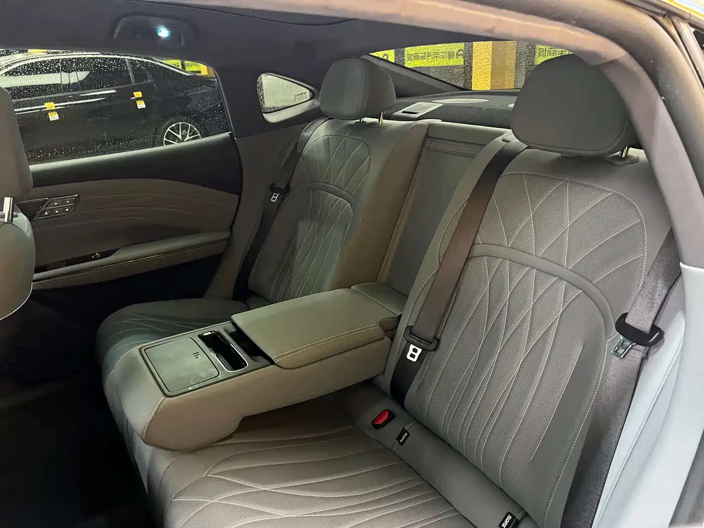 Geely Galaxy Galaxy E8 2025 700km Long Voyage Smart Drive Edition фото 18