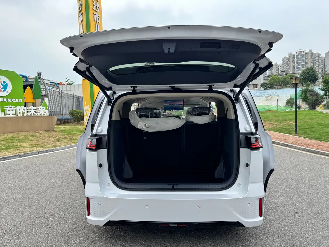 Voyah Auto Voyah Dreamer 2025 Model PHEV Basic Version фото 21