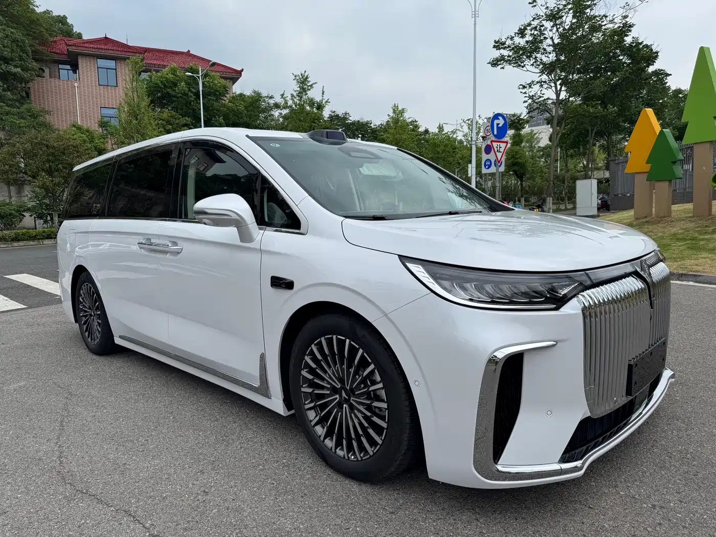 Voyah Auto Voyah Dreamer 2025 Model PHEV Basic Version фото 4