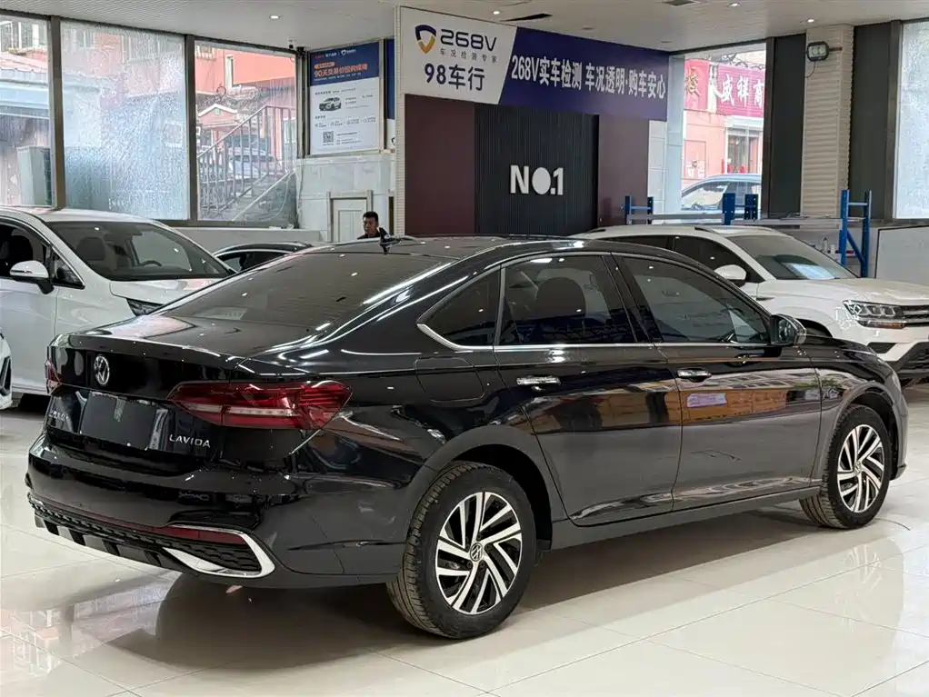 Volkswagen Lavida 2023 1.5L Automatic Starlight 5 Million Edition фото 4