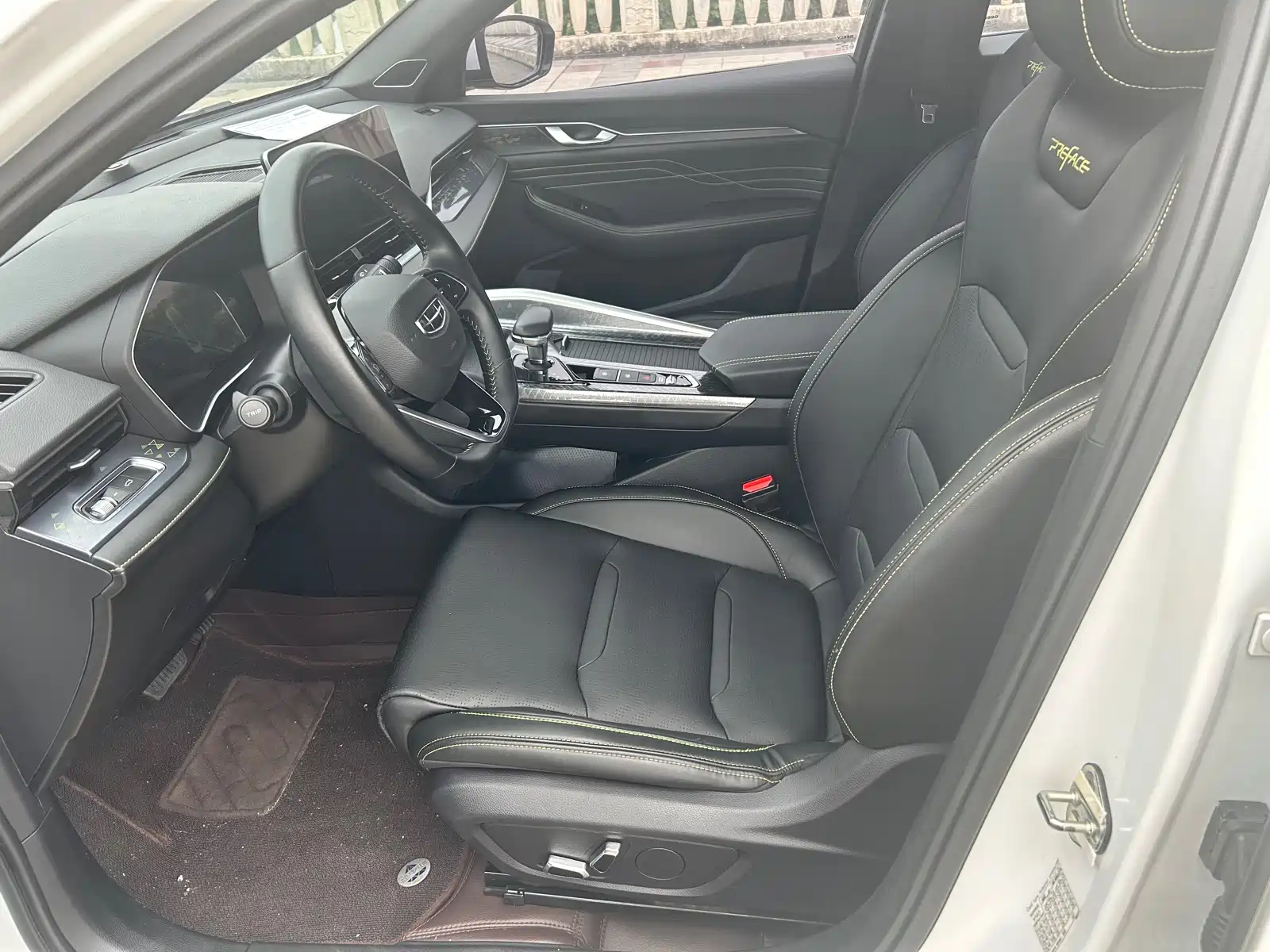 Фото 4 - Geely Preface
