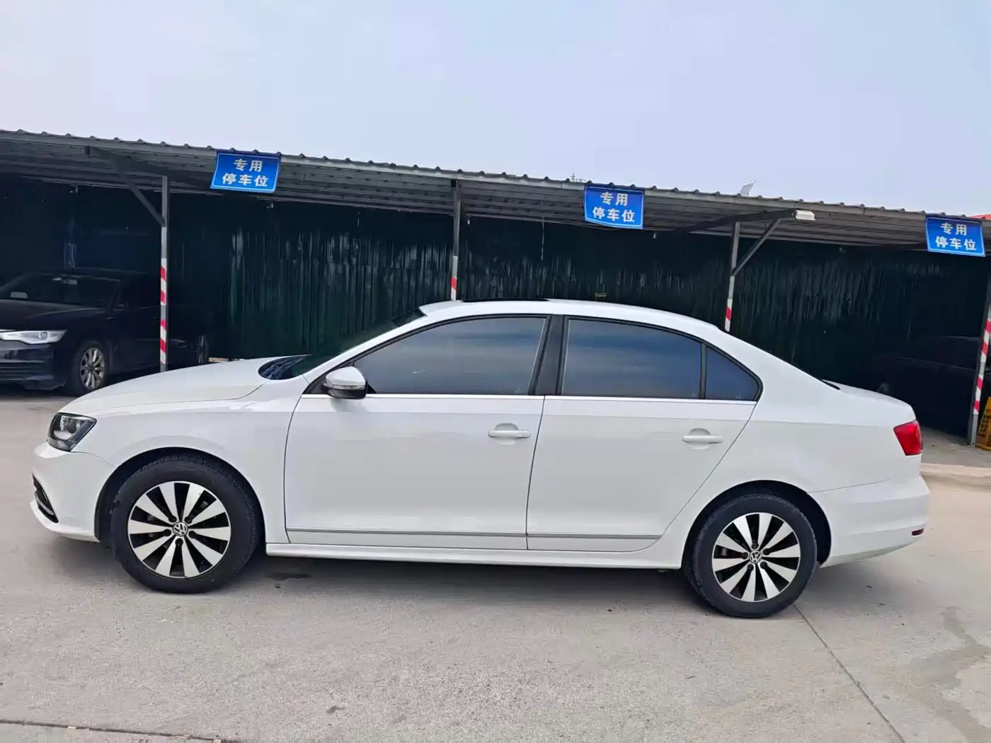 Volkswagen Sagitar 2018 1.6L Automatic Comfort фото 3