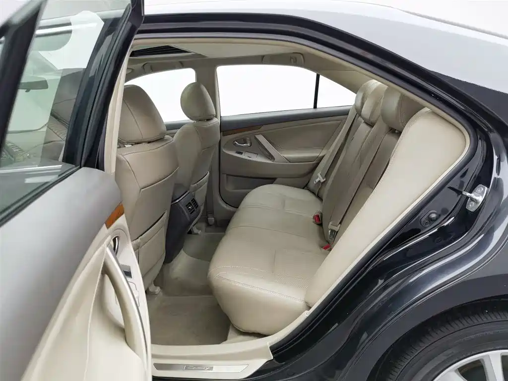 Toyota Camry 2011 200E Elite Sunroof Edition фото 15