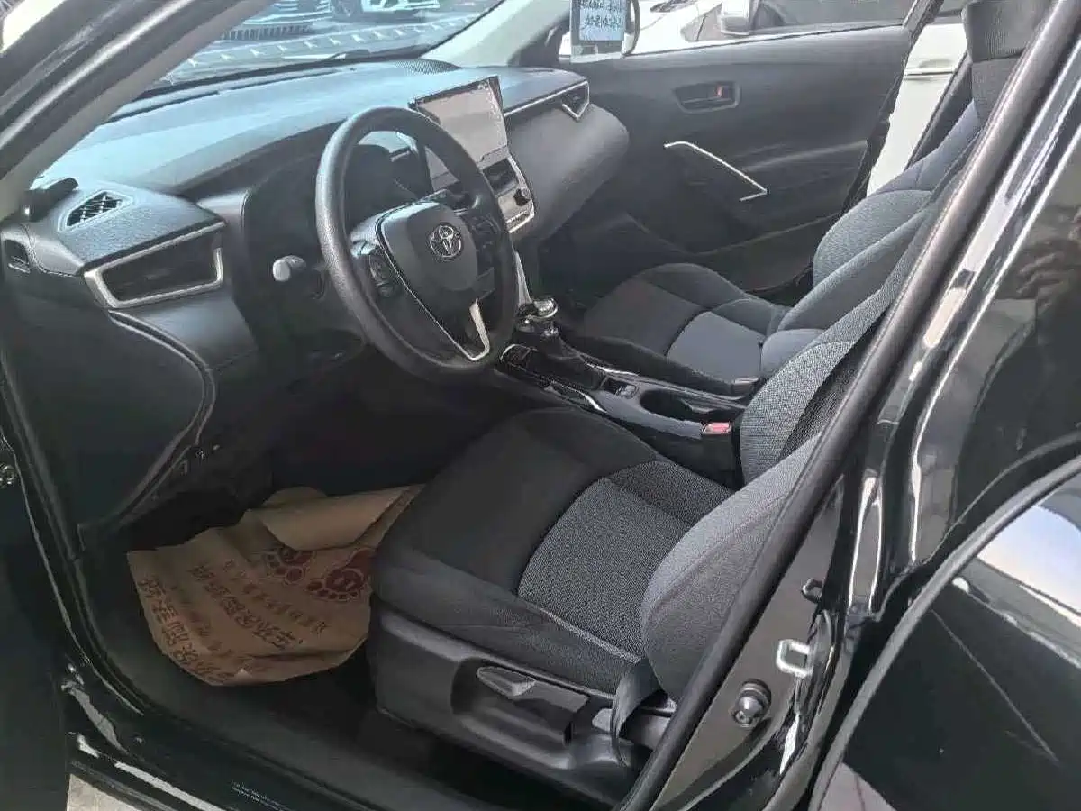 Toyota Frontlander 2023 2.0L CVT Leading Edition фото 10