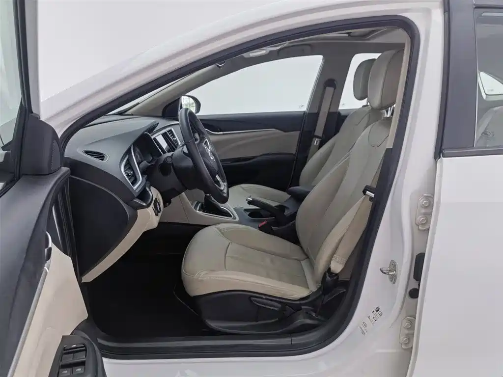 Buick Excelle 2018 15T Dual Clutch Elite (China V) фото 10