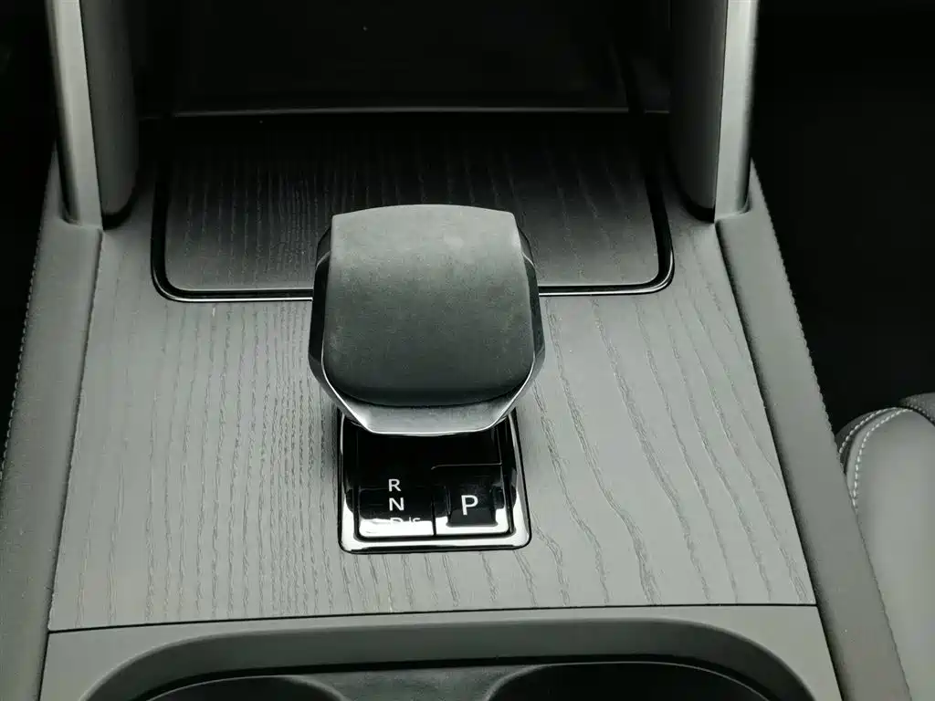 Land Rover Discovery Sport 2024 Luxury Custom Edition фото 13