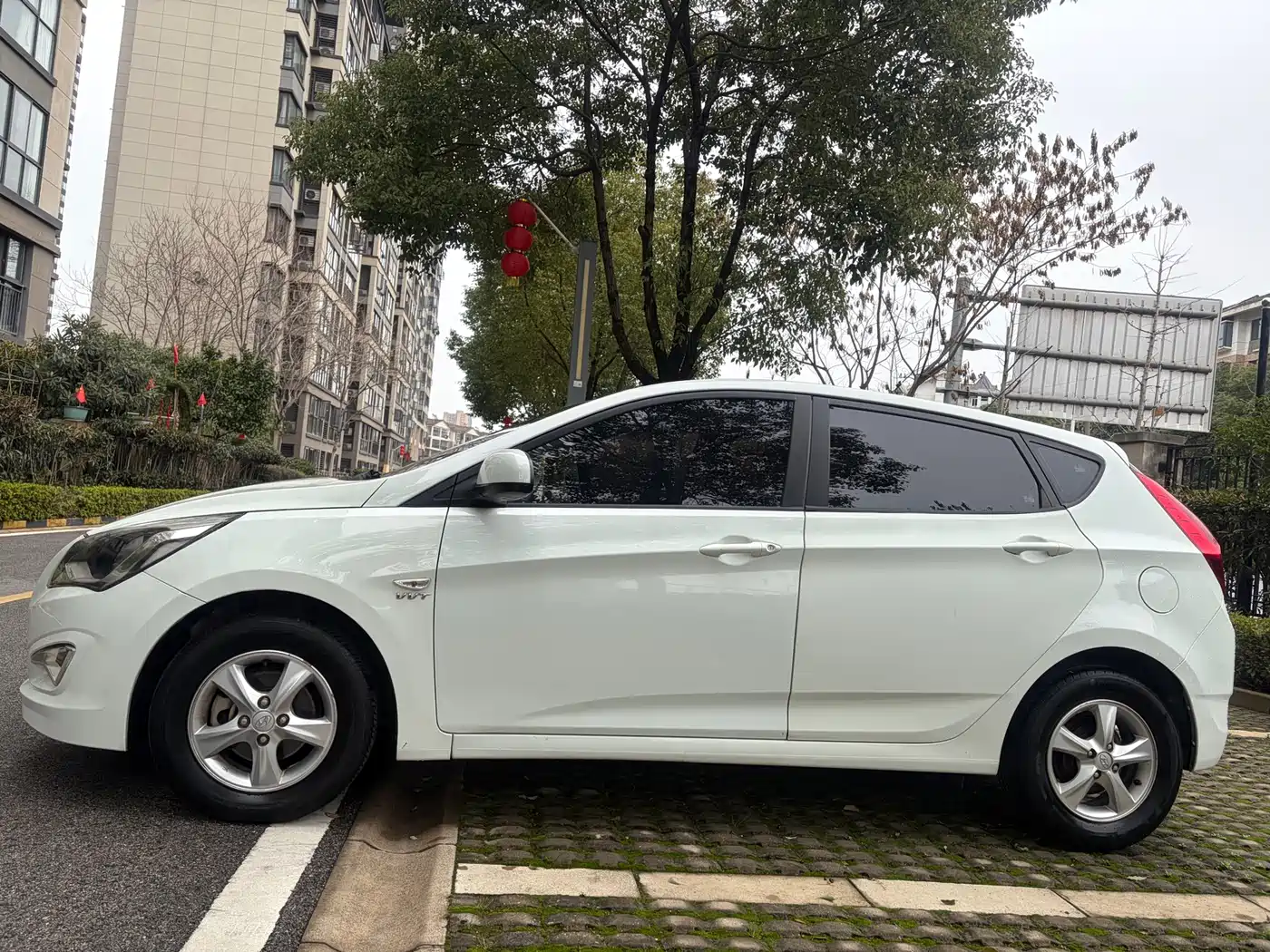 Hyundai Reina 2014 1.4L Manual GLX фото 4