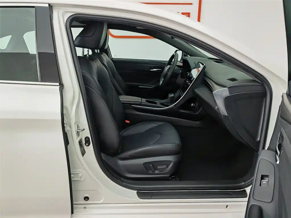 Toyota Avalon 2019 Hybrid 2.5L Luxury Edition China VI фото 23