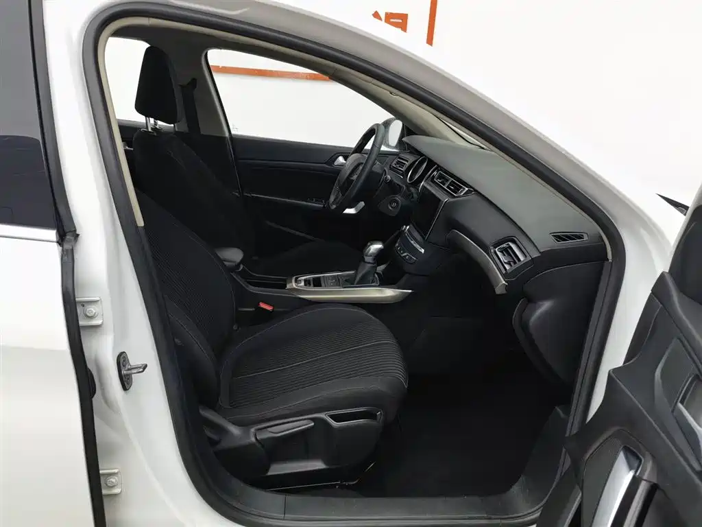 Peugeot 408 2015 Model 1.2T Automatic Luxury Edition фото 23