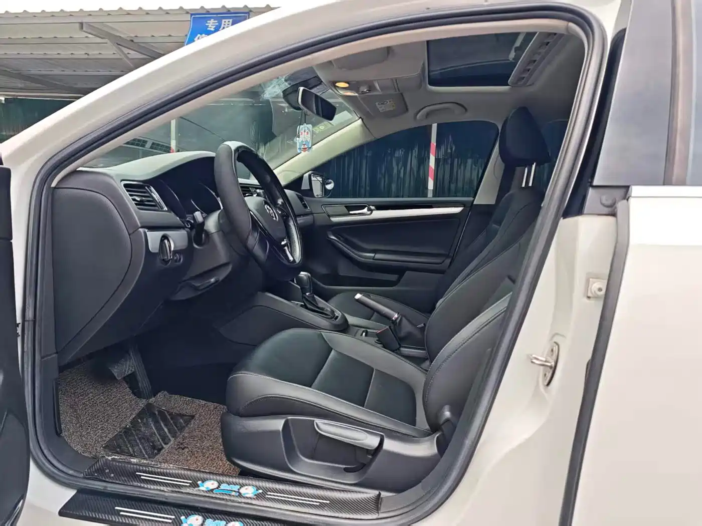 Volkswagen Sagitar 2018 1.6L Automatic Comfort фото 7