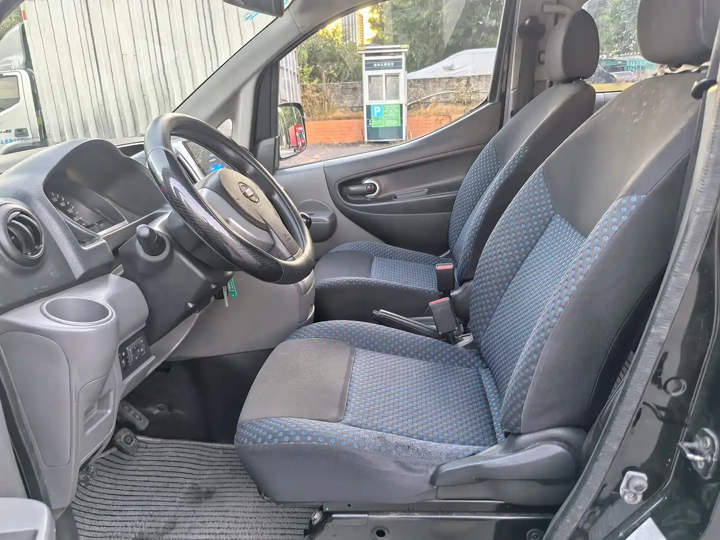 Nissan NV200 2010 2010 1.6L 232-seat Premium