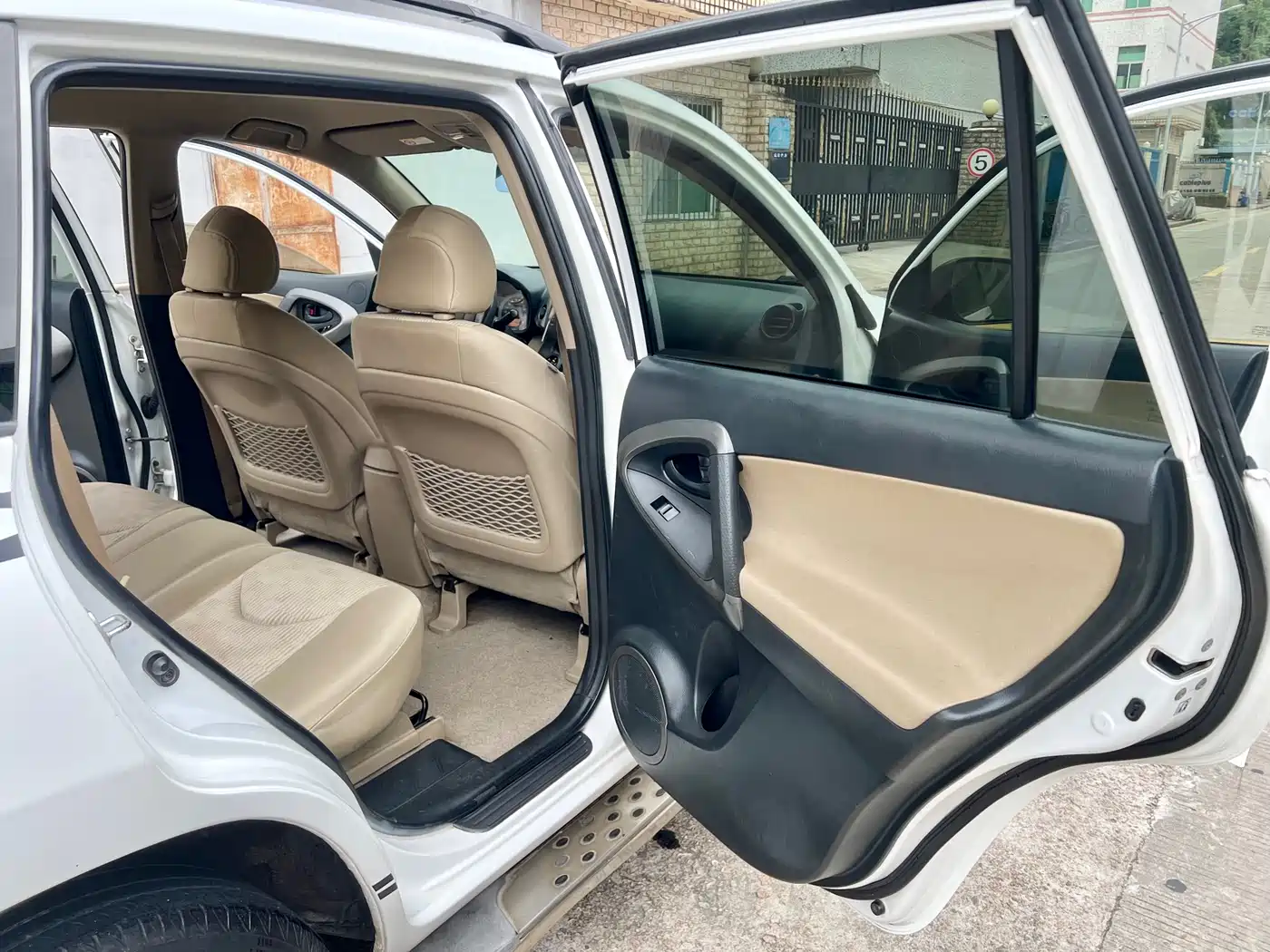 Toyota RAV4 Rongfang 2012 Styling Edition 2.0L Automatic 4WD фото 5