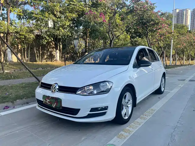 VOLKSWAGEN GOLF