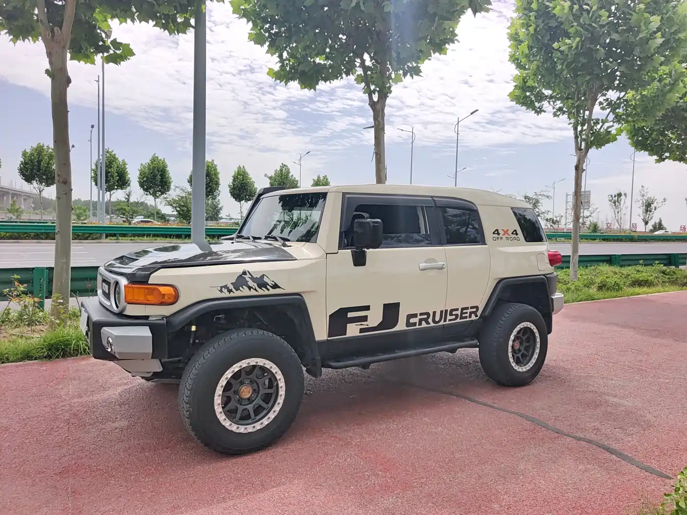 Toyota FJ Cruiser 2013 4.0L фото 7