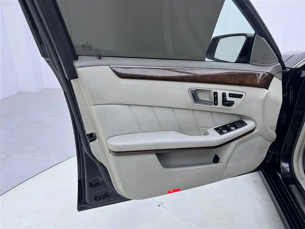 Mercedes-Benz E-Class 2012 E 200 L CGI Elegance фото 17