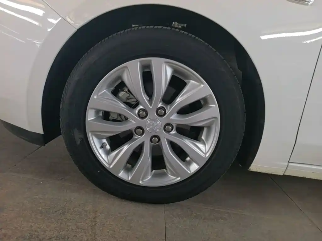 Фото 23 - Buick Excelle