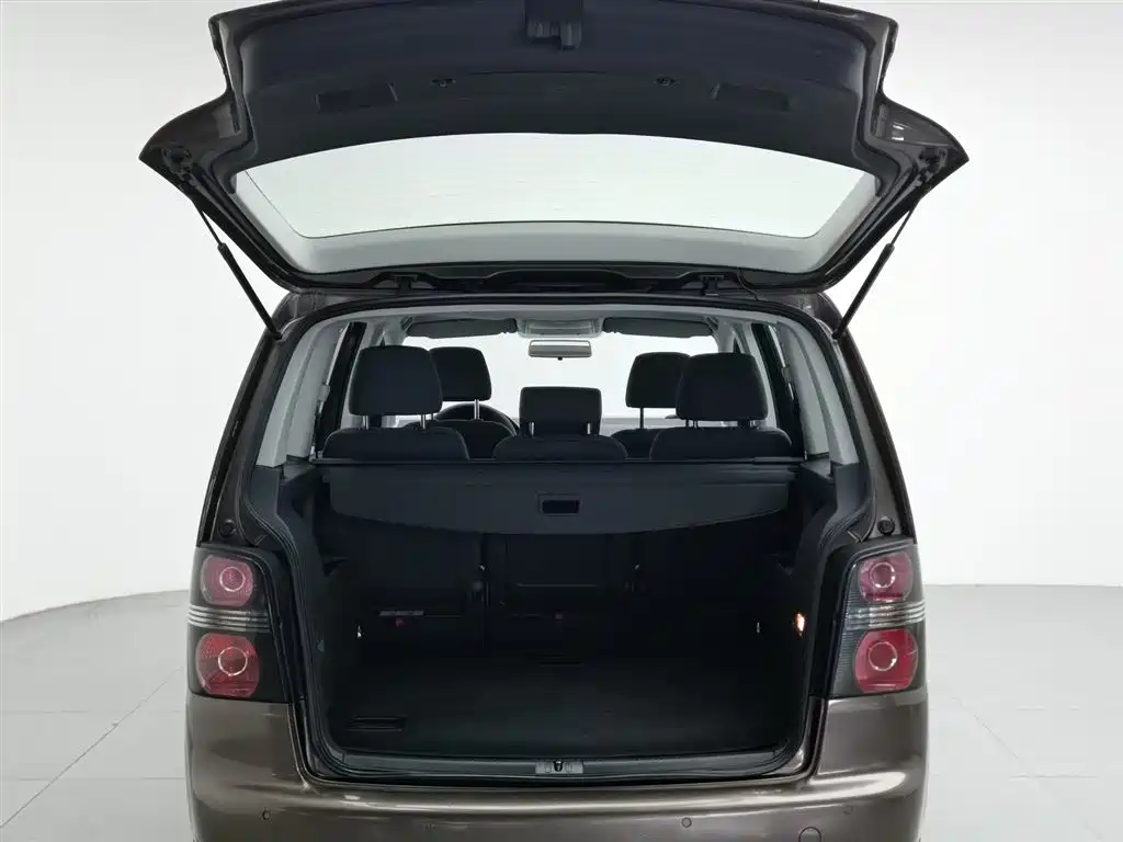 Volkswagen Touran 2013 1.4T Manual Trend 5-seater фото 16