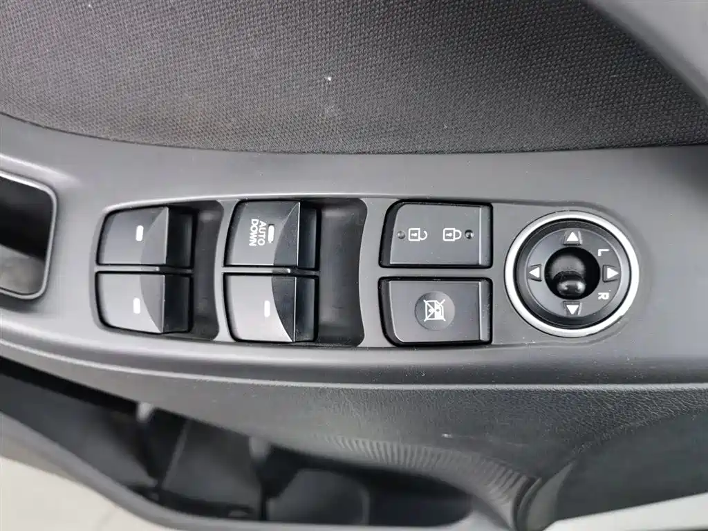 Hyundai Langdong 2016 1.6L Automatic Smart Edition фото 9