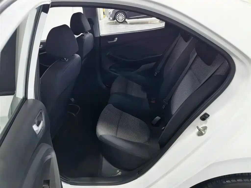 Hyundai Verna 2017 1.4L Manual Color Edition (China V) фото 15