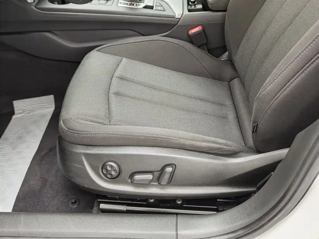 Audi A4L 2019 40 TFSI Progressive (China VI) фото 20