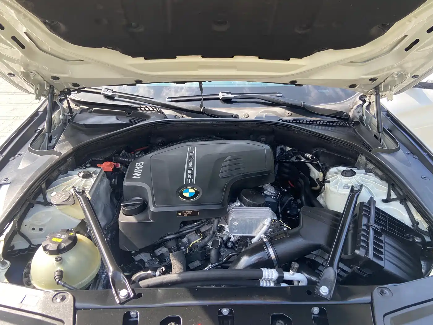 BMW 5 Series 2014 525Li Luxury Design Package фото 14