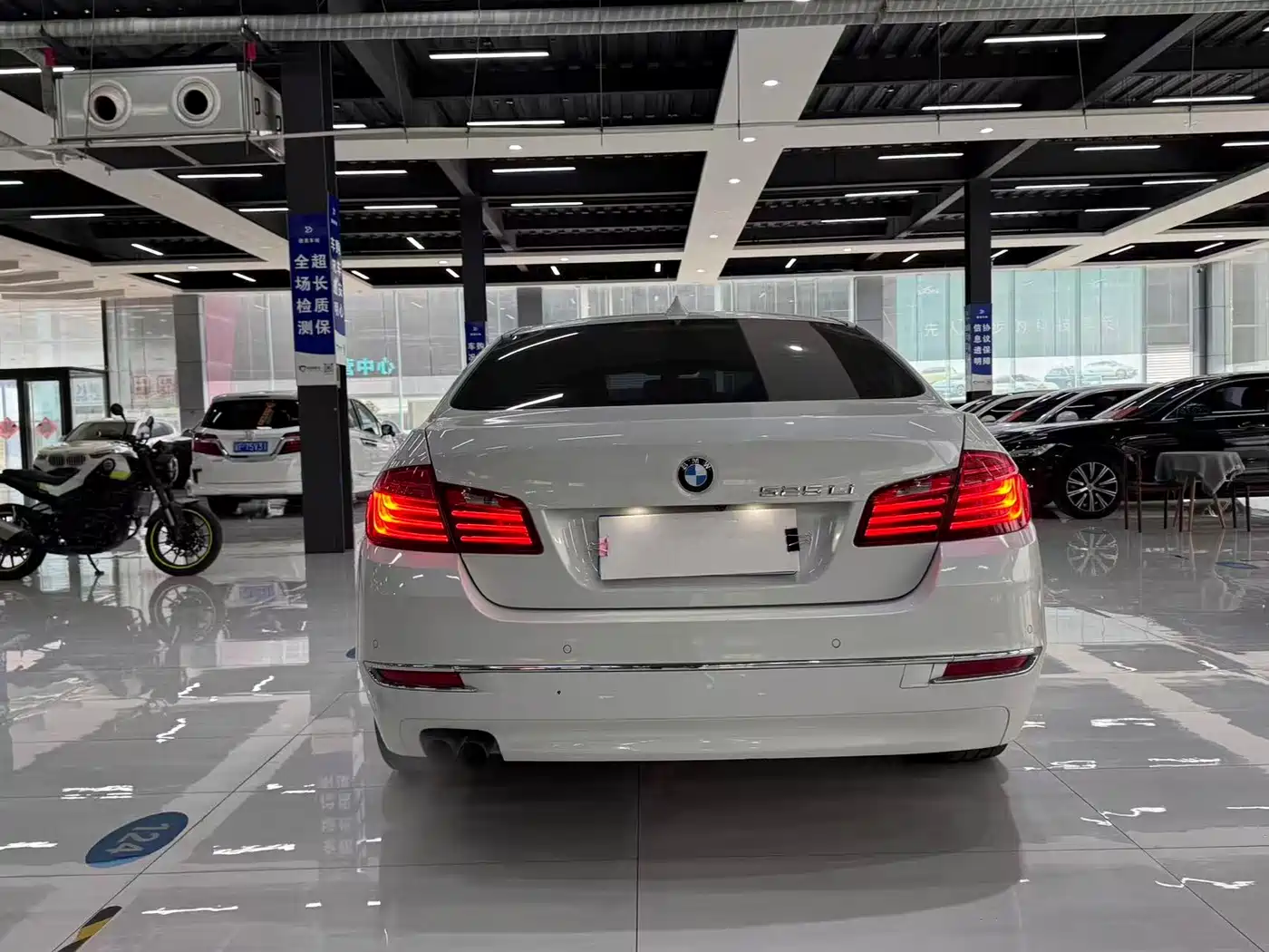 BMW 5 Series 2014 525Li Luxury Design Package фото 8
