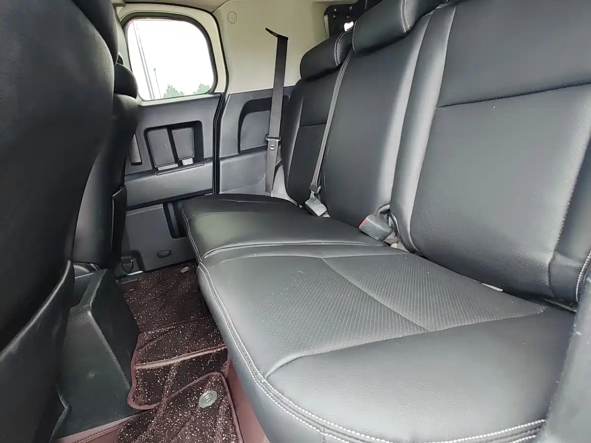 Toyota FJ Cruiser 2013 4.0L фото 10
