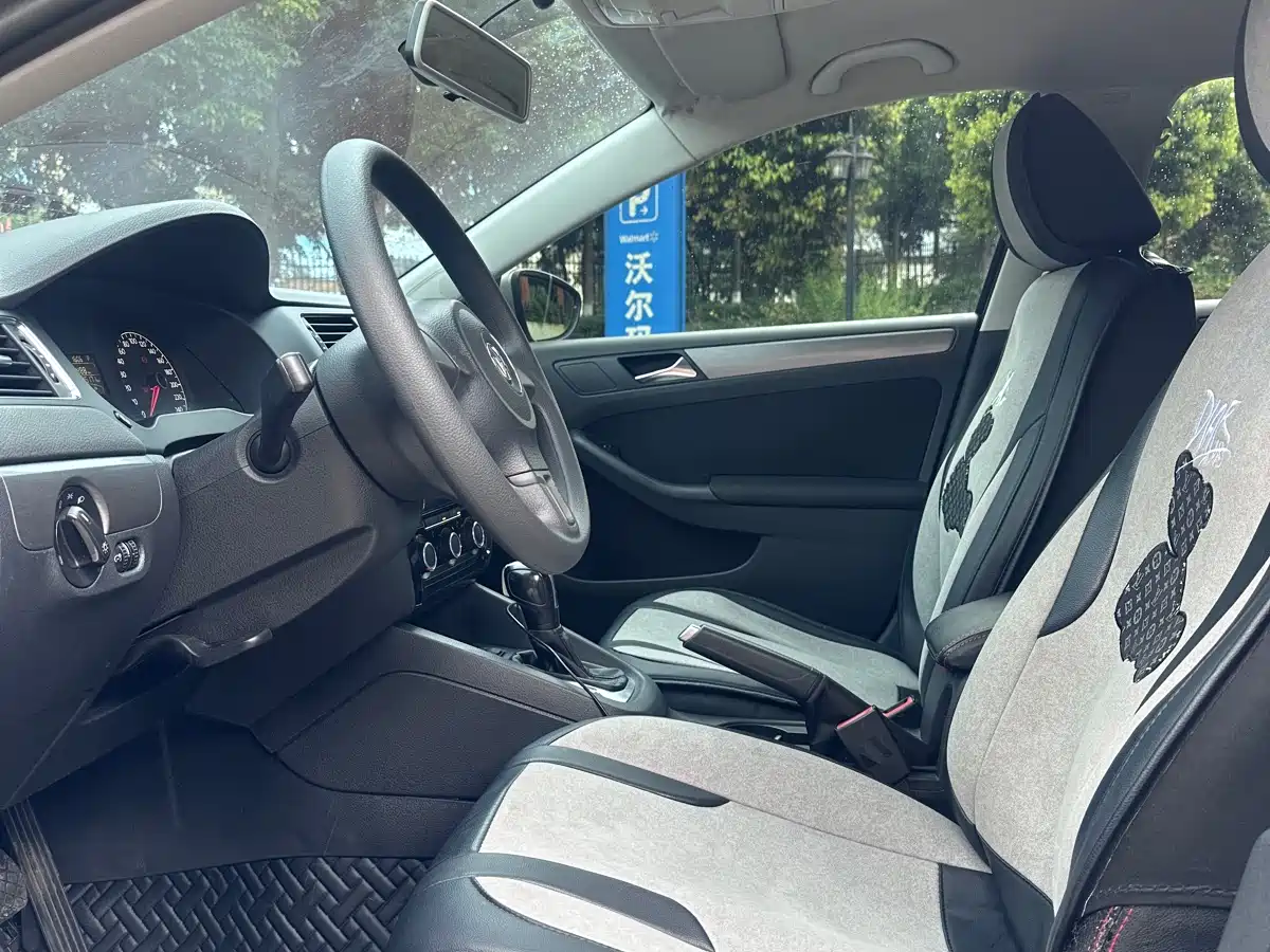 Volkswagen Sagitar 2012 Model 1.6L Automatic Fashion фото 4