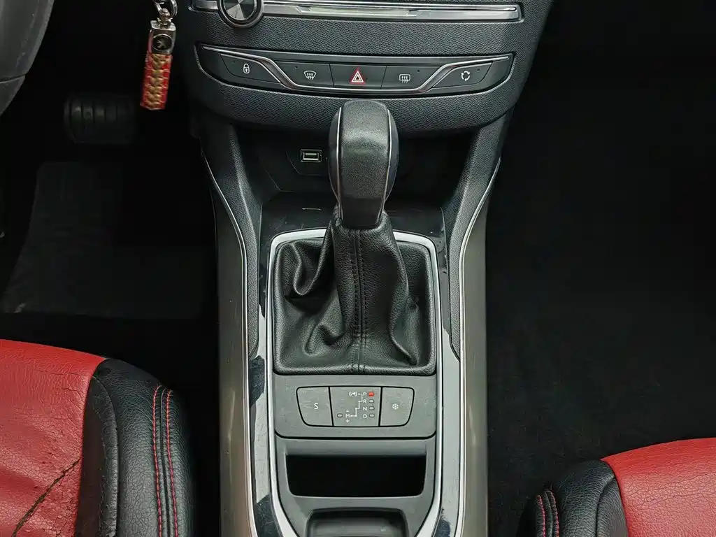 Peugeot 408 2014 1.8L Automatic Luxury Edition фото 13